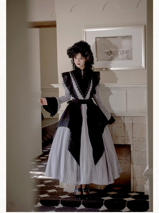 蛇と薔薇刺繍のストライプワンピースとエプロン ロング丈