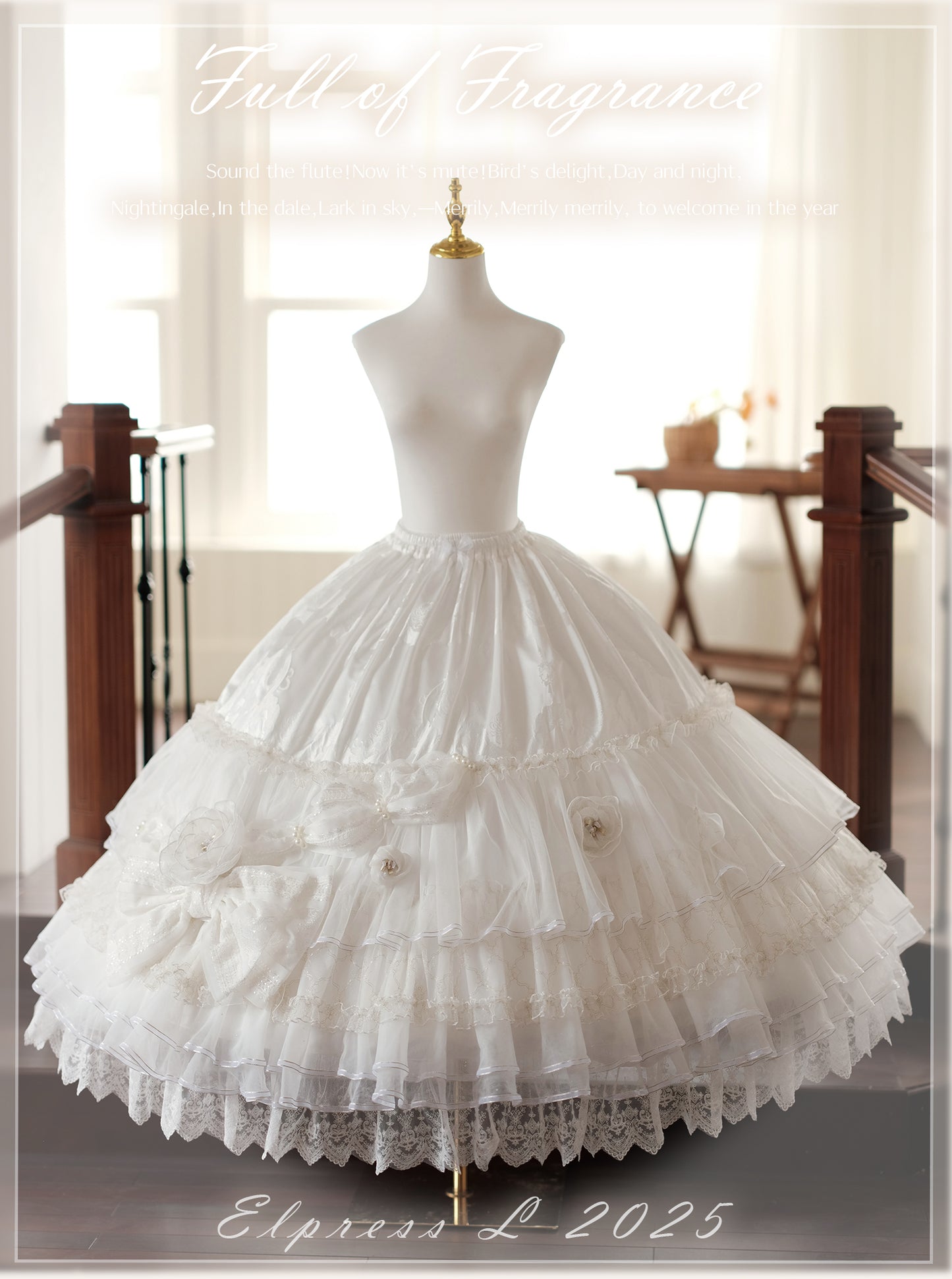 【受注予約2/26まで】Full of Fragrance トレーン付きドレスとインナースカート・ホワイト