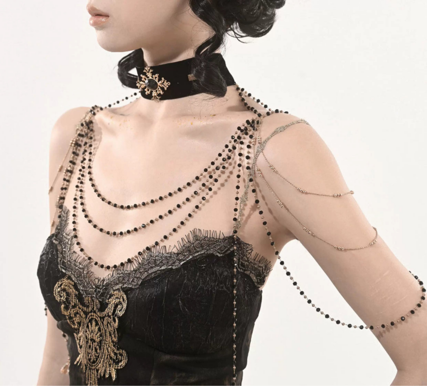 【DarkGothic】ベルベット×ショルダーチェーン 一体型レイヤードカラー | ダークゴシック