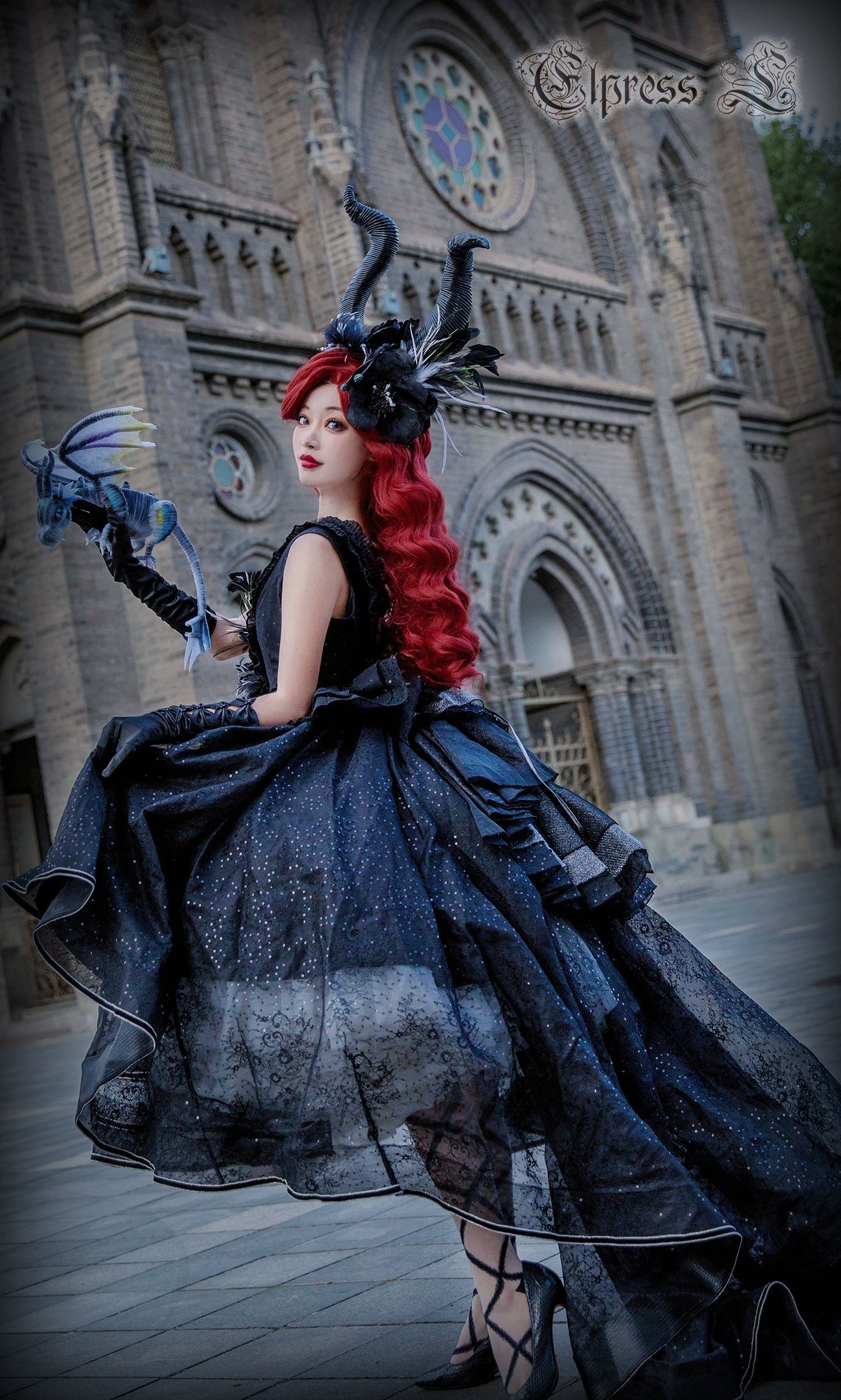 Rose Throne A dress with sparkling ribbons and flowers