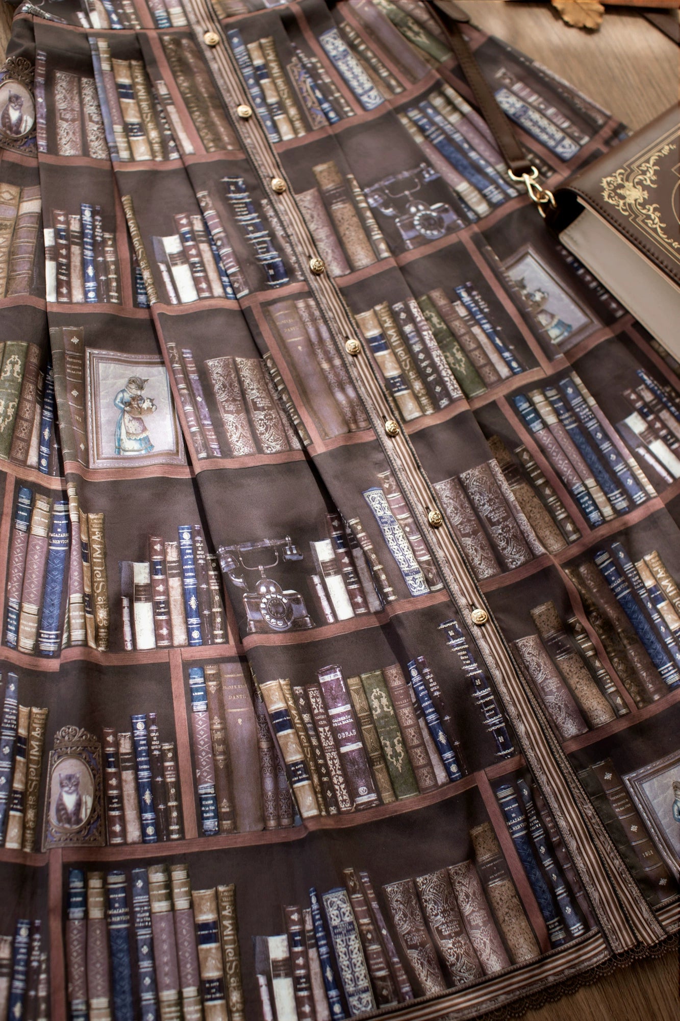 【受注予約6/19まで】Kitty Bookshelf 半袖ワンピース