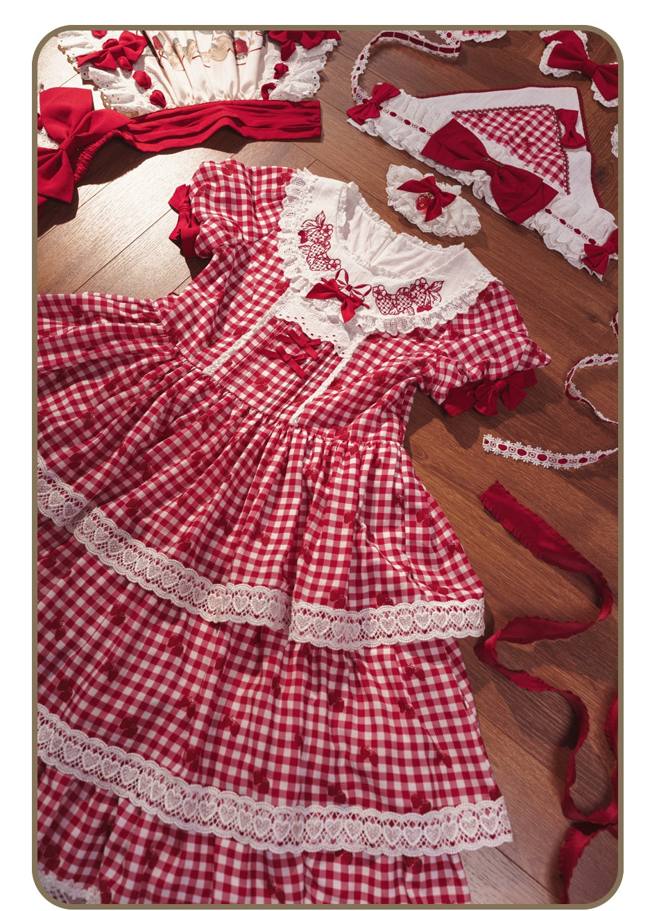 【受注予約8/18まで】Strawberry Sunshine Picnic カントリー風ワンピースとエプロン・ミドル丈