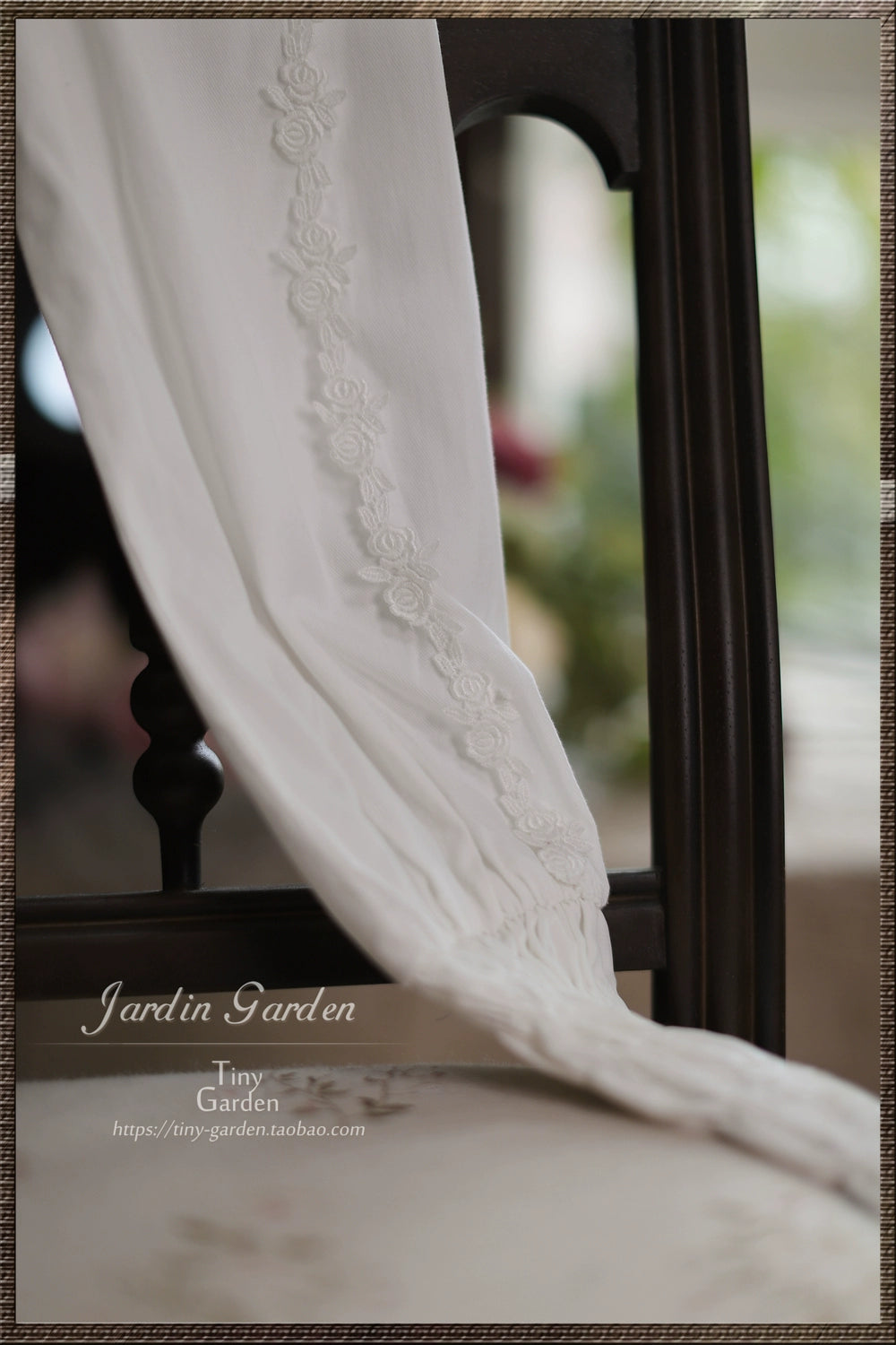 【予約販売】フリルのスタンドカラーシャーリングカフスブラウス