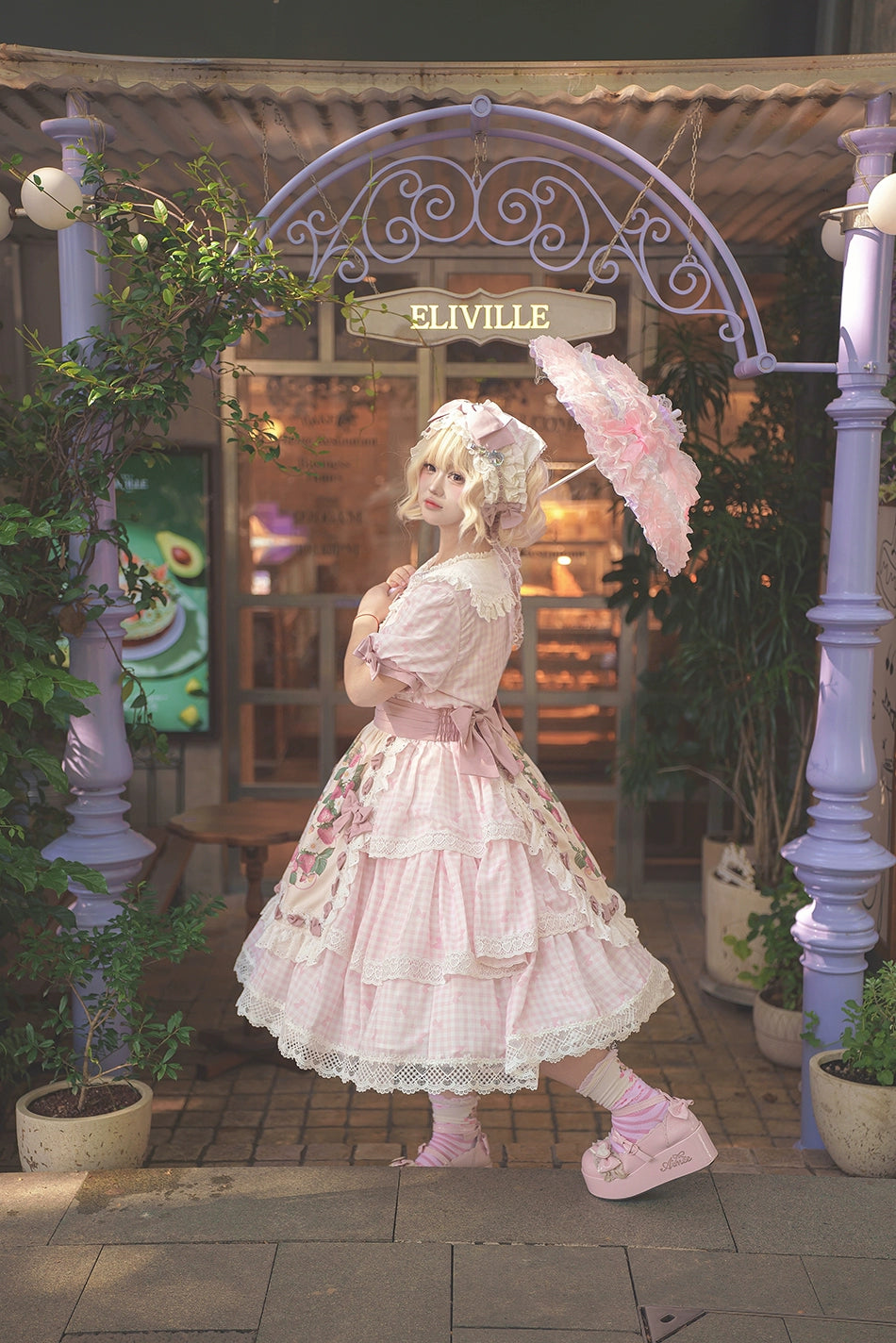 【受注予約8/18まで】Strawberry Sunshine Picnic カントリー風ワンピースとエプロン・ミドル丈