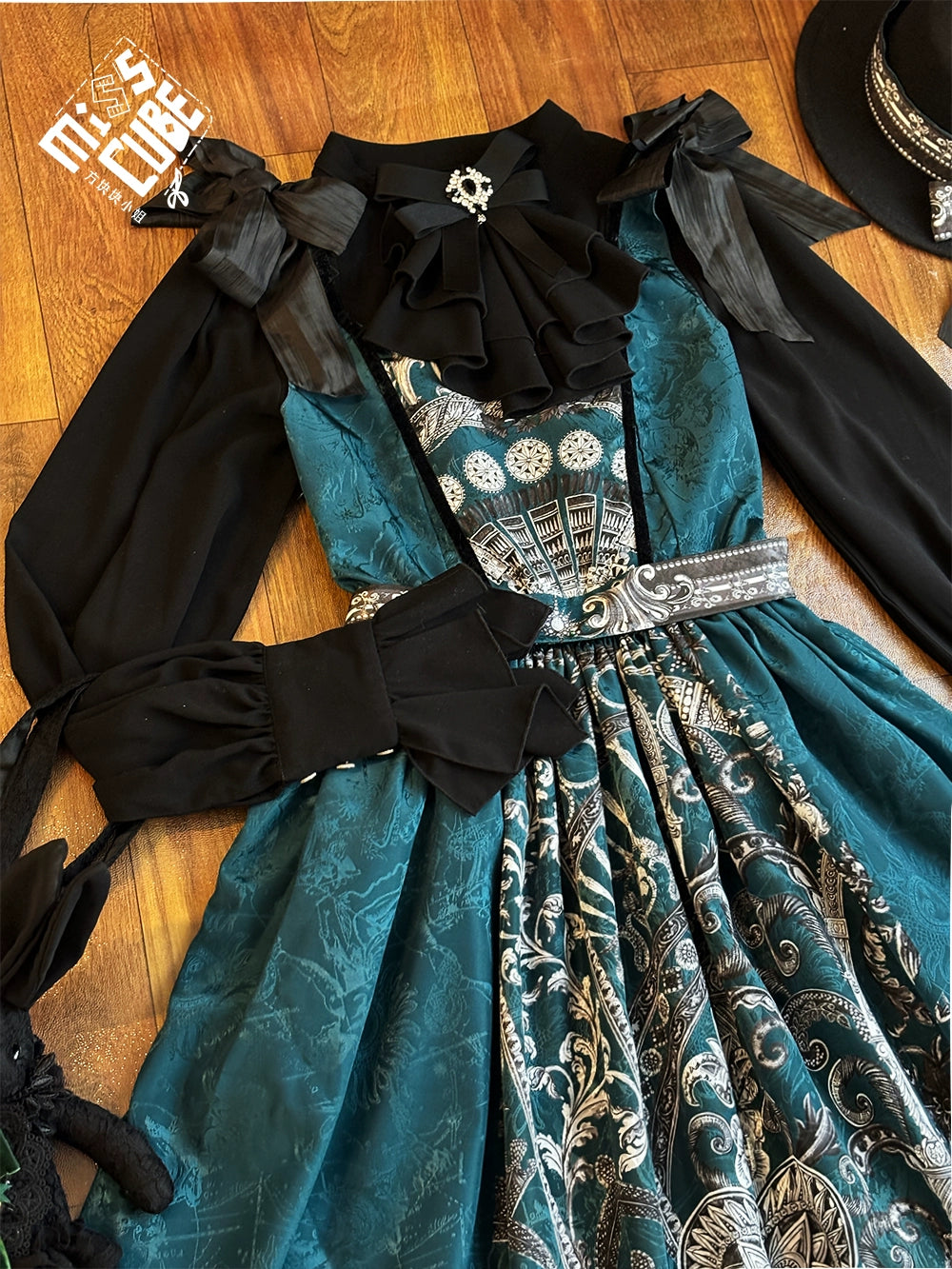 【予約販売】Eye of Horus プリントジャンパースカート