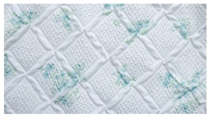 ブルーの小花柄のタンクドレス