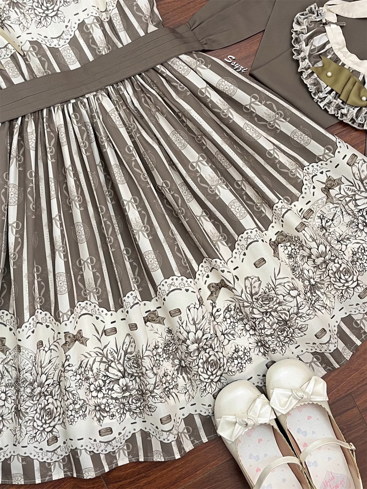 Blooming Flowers and Clocks ジャンパースカート