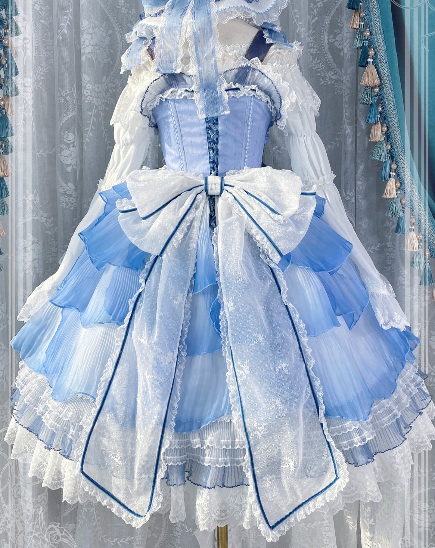 花びら揺れる 八重咲きのローズプリンセスドレス