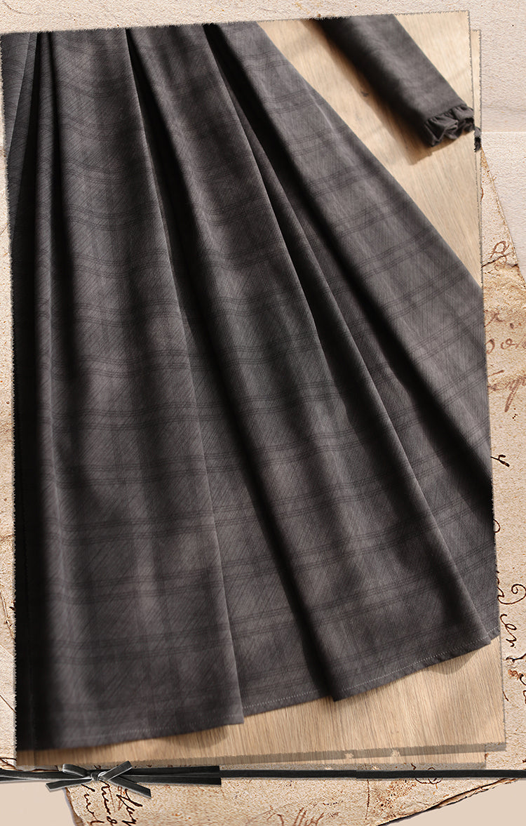 White collar dress with classical lattice pattern