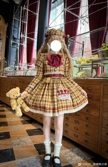 [Pre-orders available until 10/29] Thistle Crown Checkered Mini Skirt