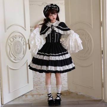 [Pre-orders available until 12/12] Caramel Doll Lace Short Cape