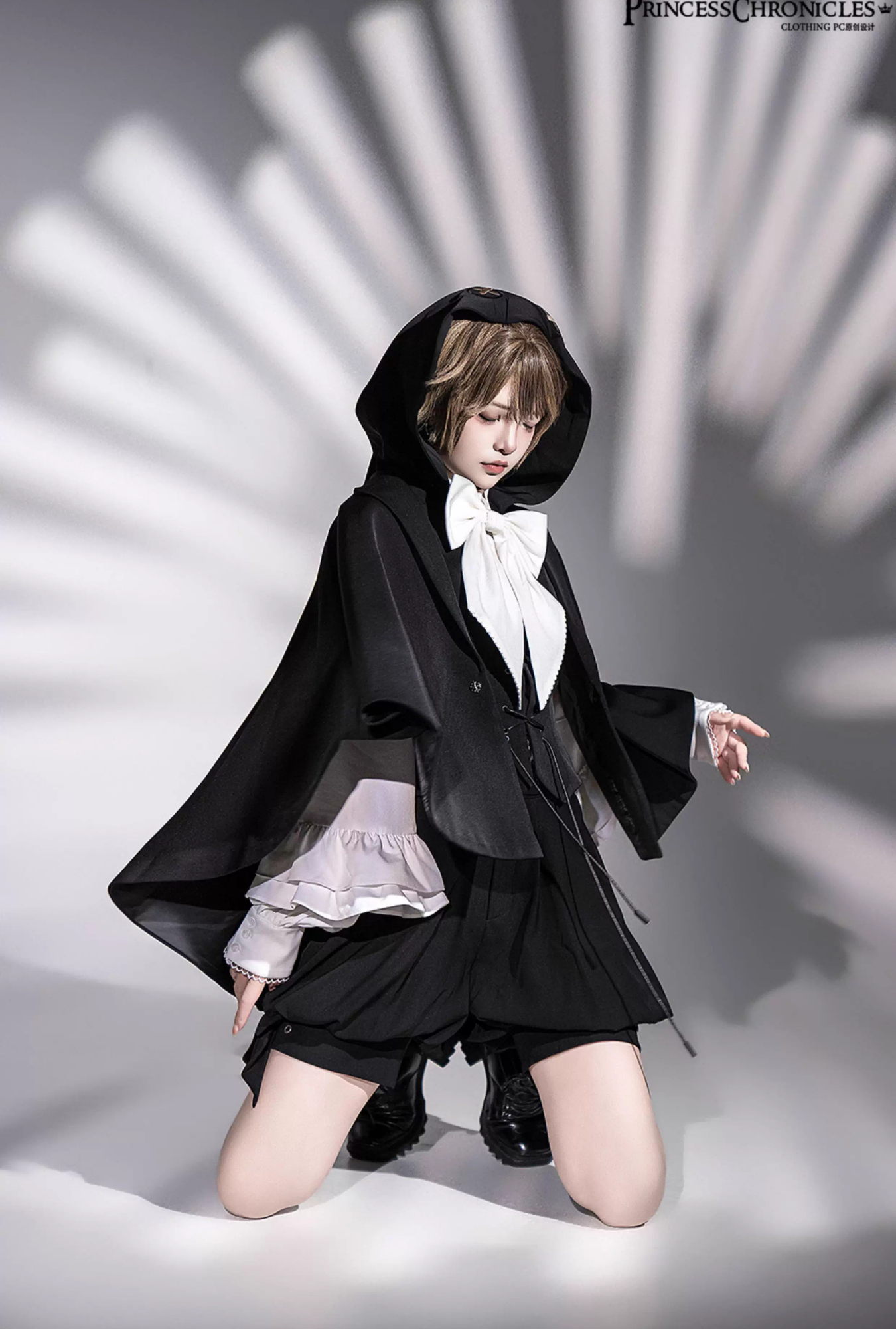 【予約販売】Black Rabbit うさ耳フードベスト・マント・ショートパンツ