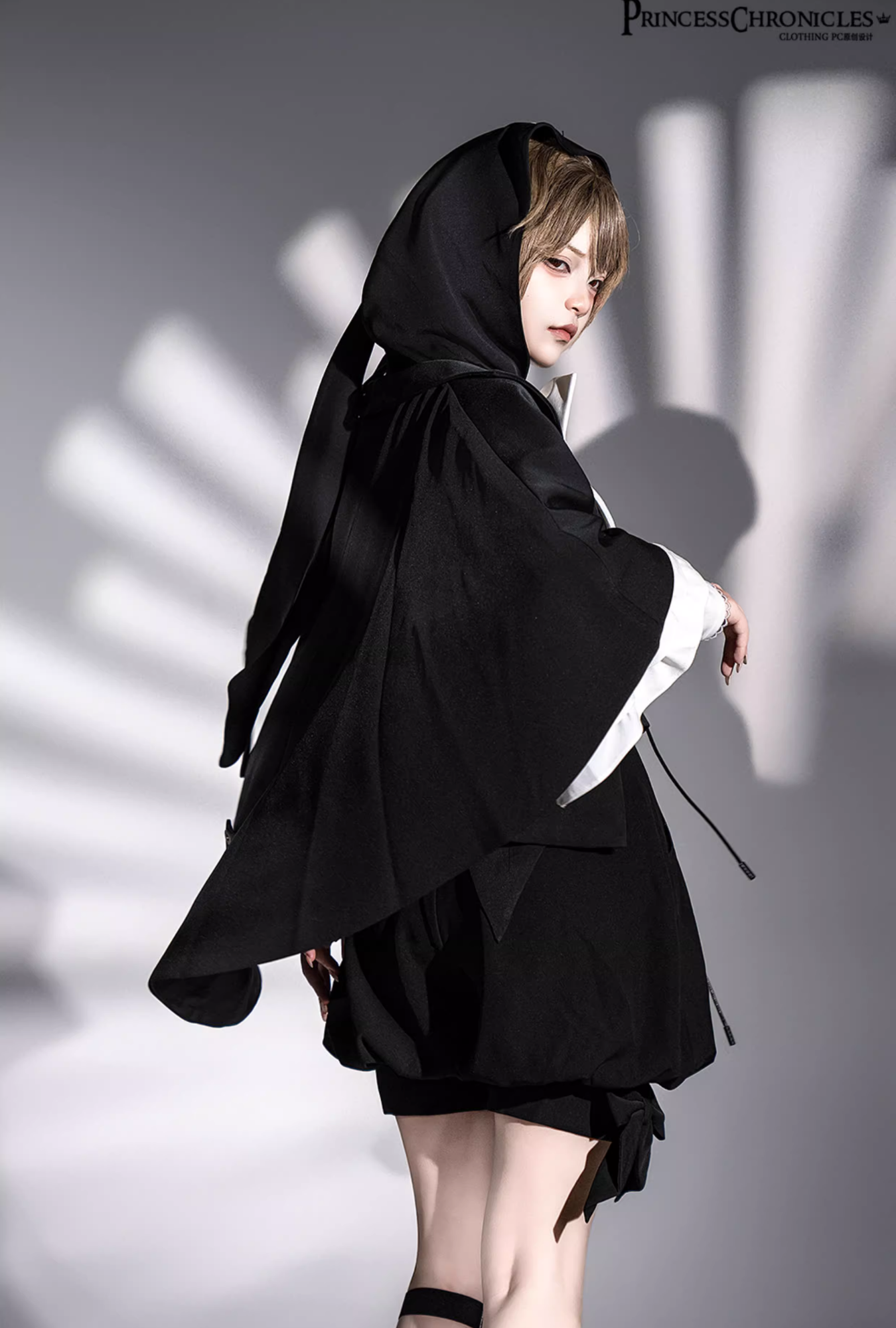 【予約販売】Black Rabbit うさ耳フードベスト・マント・ショートパンツ