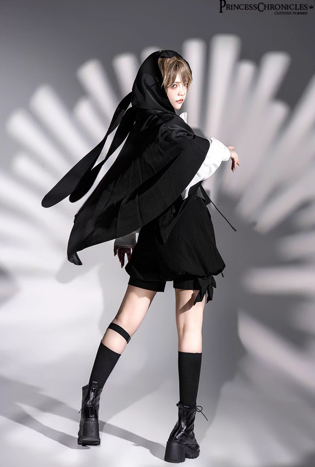 【予約販売】Black Rabbit うさ耳フードベスト・マント・ショートパンツ