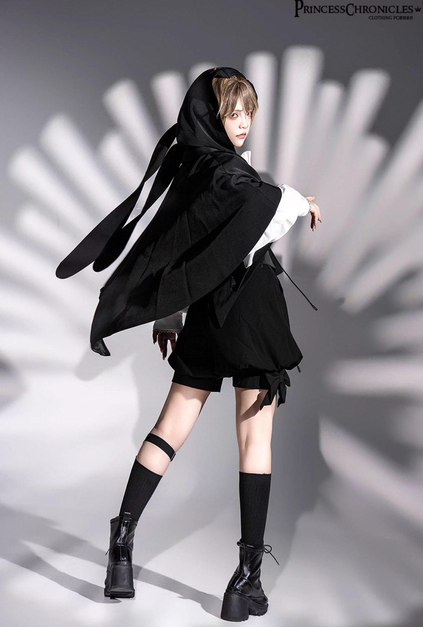 【予約販売】Black Rabbit うさ耳フードベスト・マント・ショートパンツ