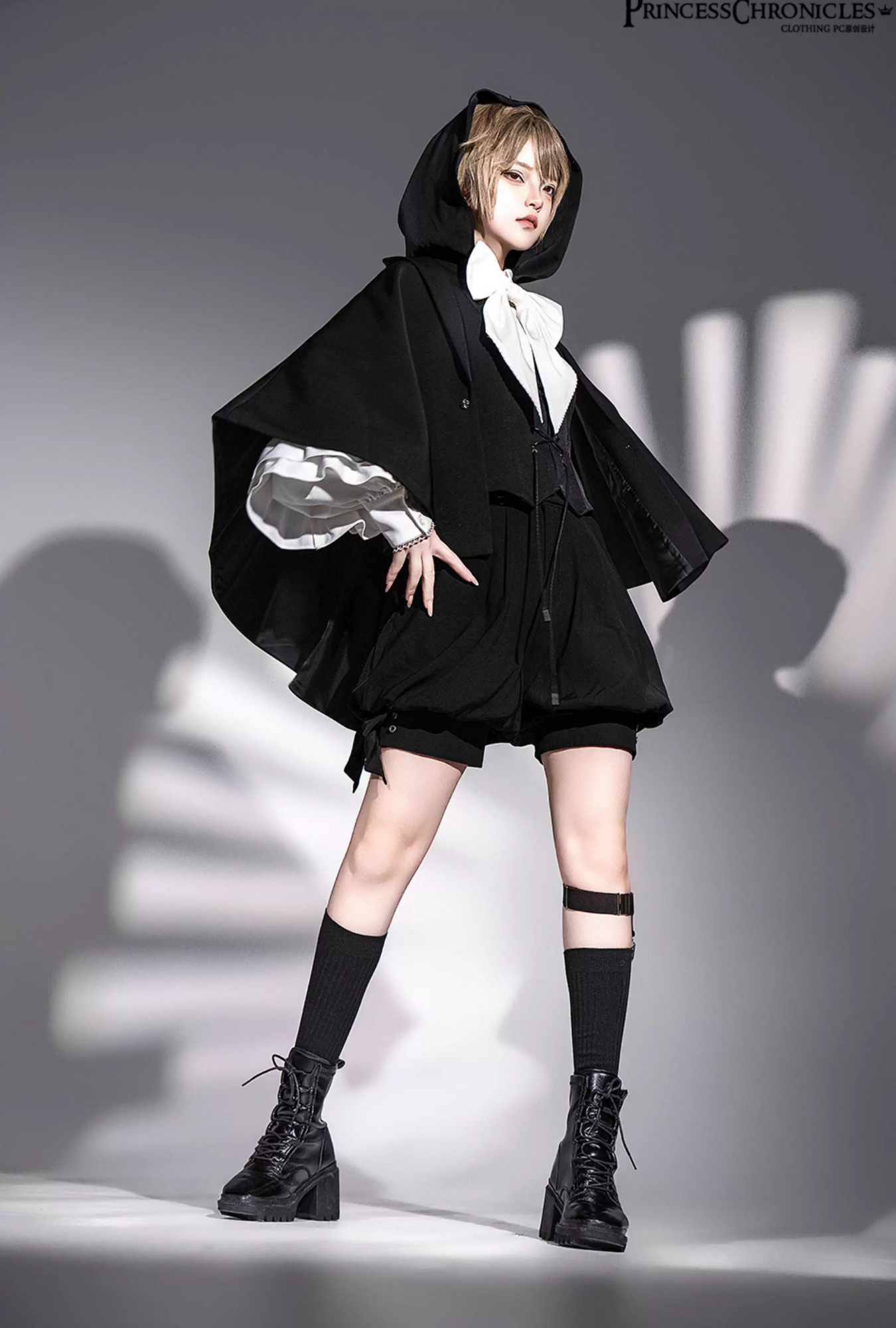 【予約販売】Black Rabbit うさ耳フードベスト・マント・ショートパンツ