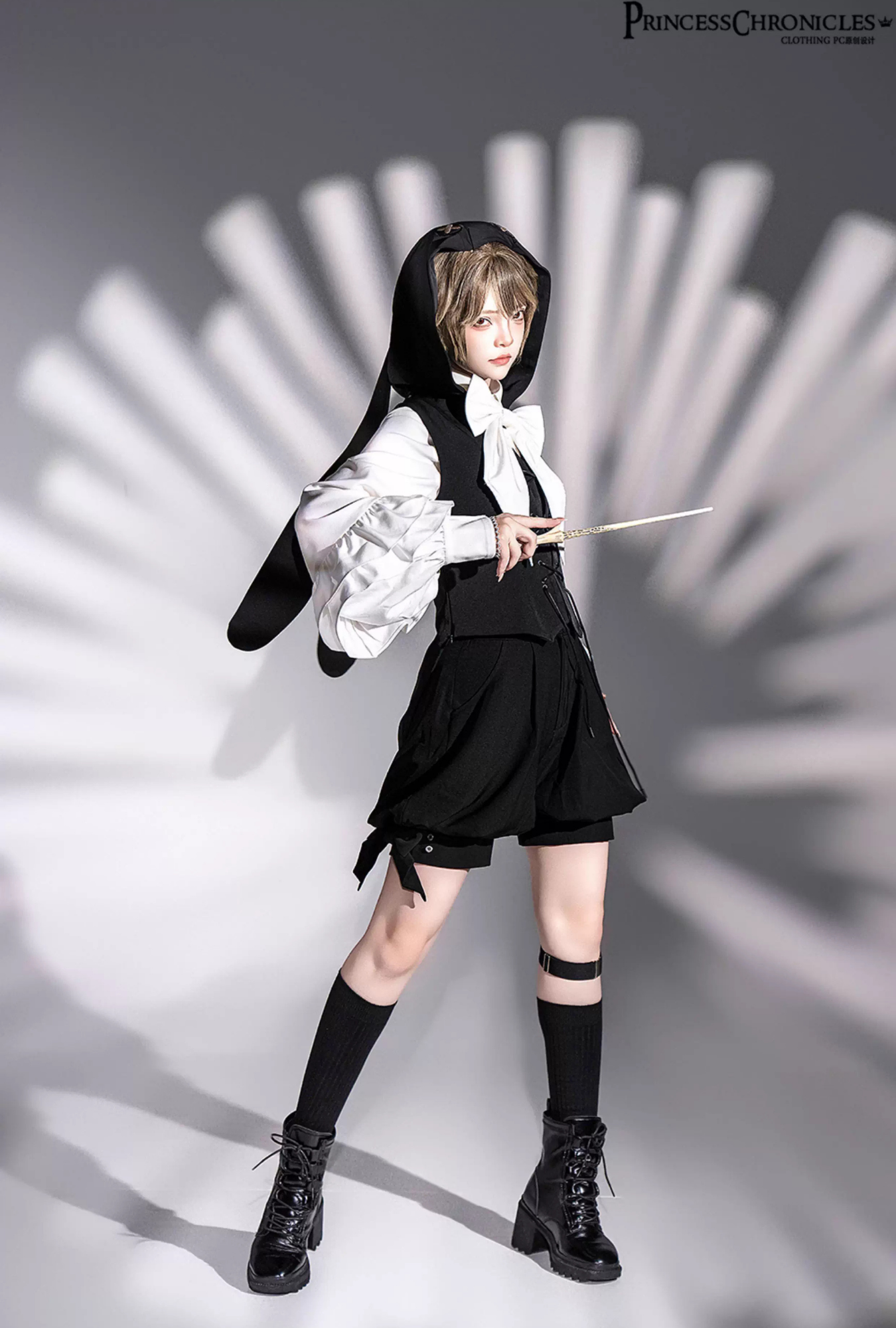 【予約販売】Black Rabbit うさ耳フードベスト・マント・ショートパンツ