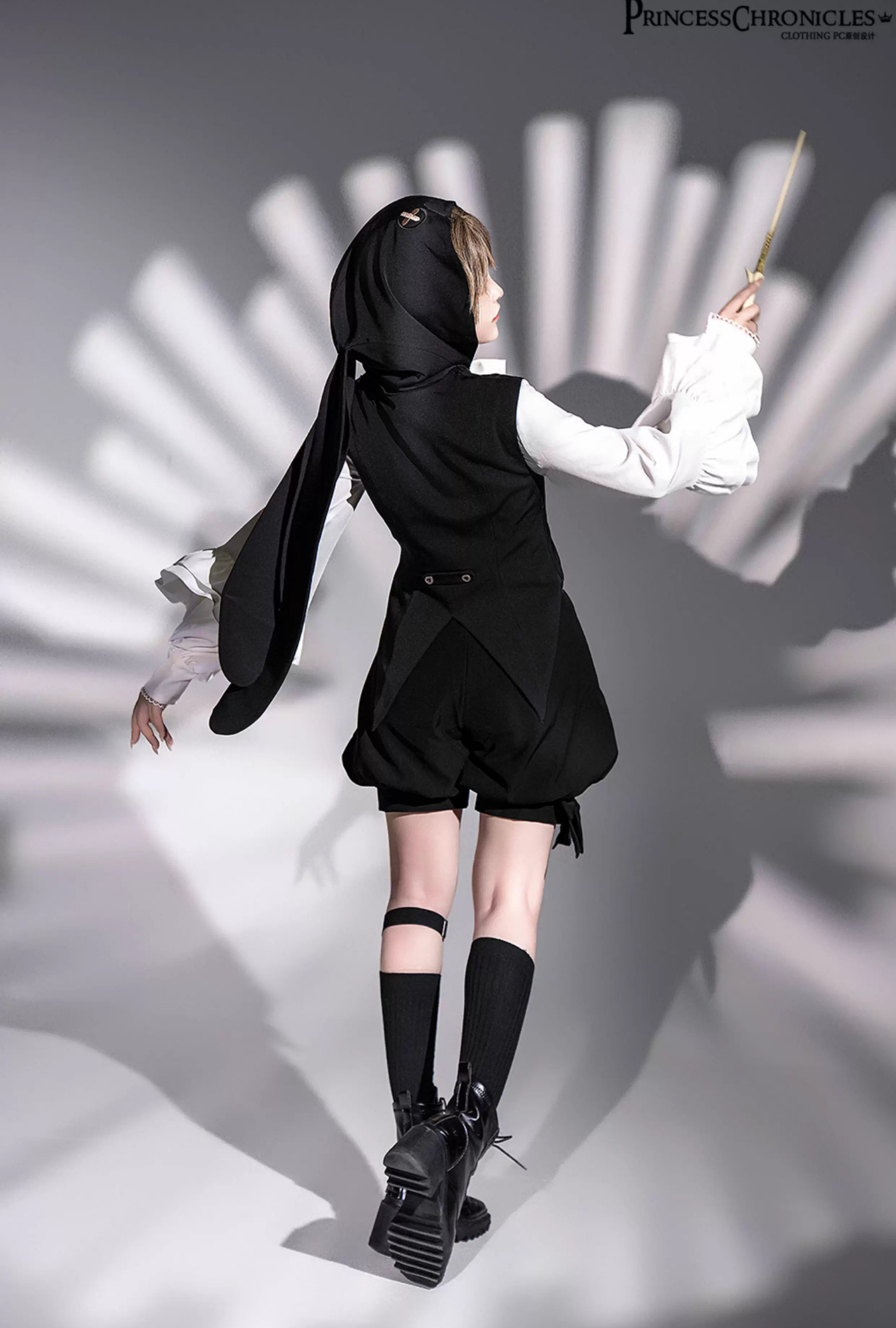 【予約販売】Black Rabbit うさ耳フードベスト・マント・ショートパンツ