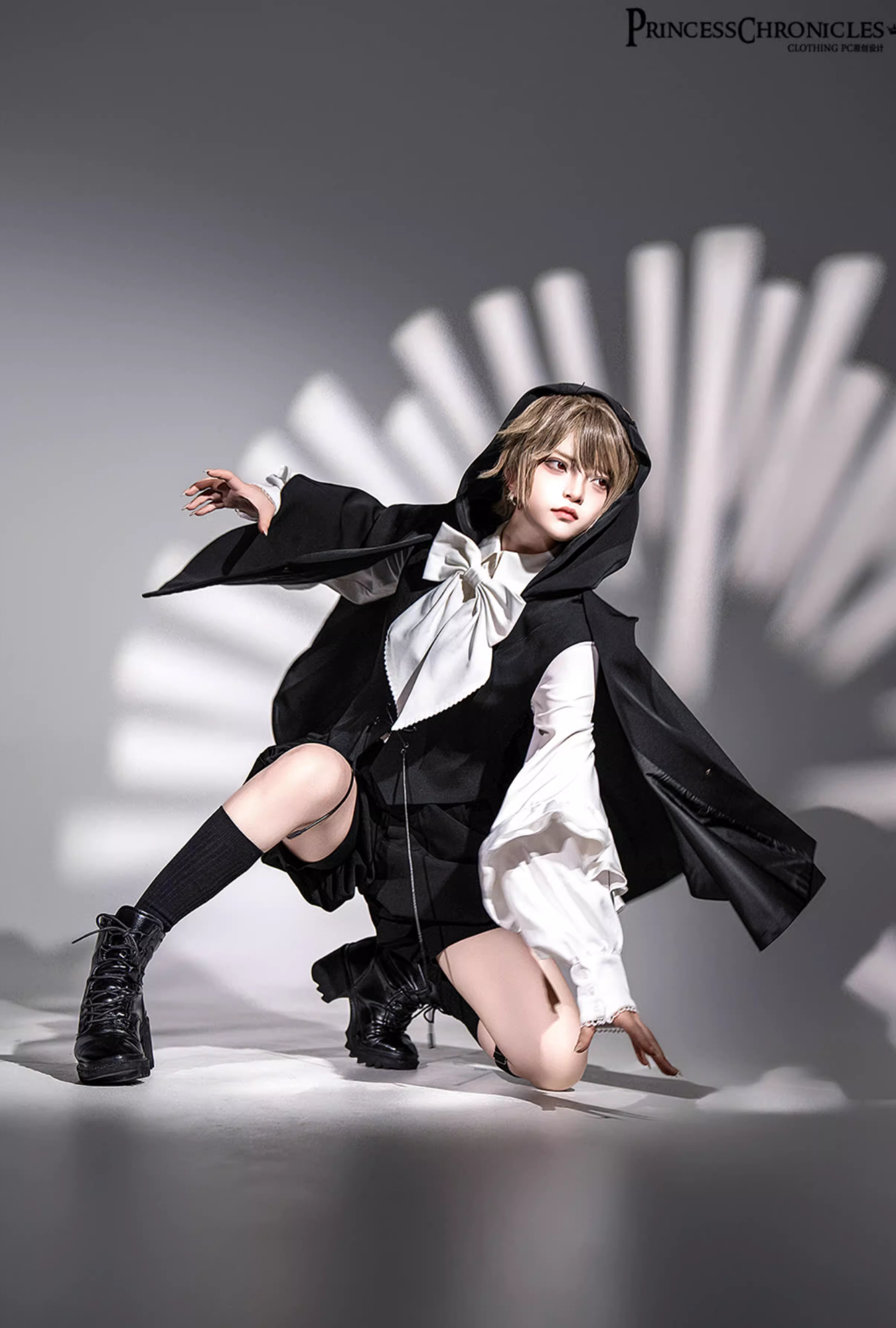 【予約販売】Black Rabbit うさ耳フードベスト・マント・ショートパンツ