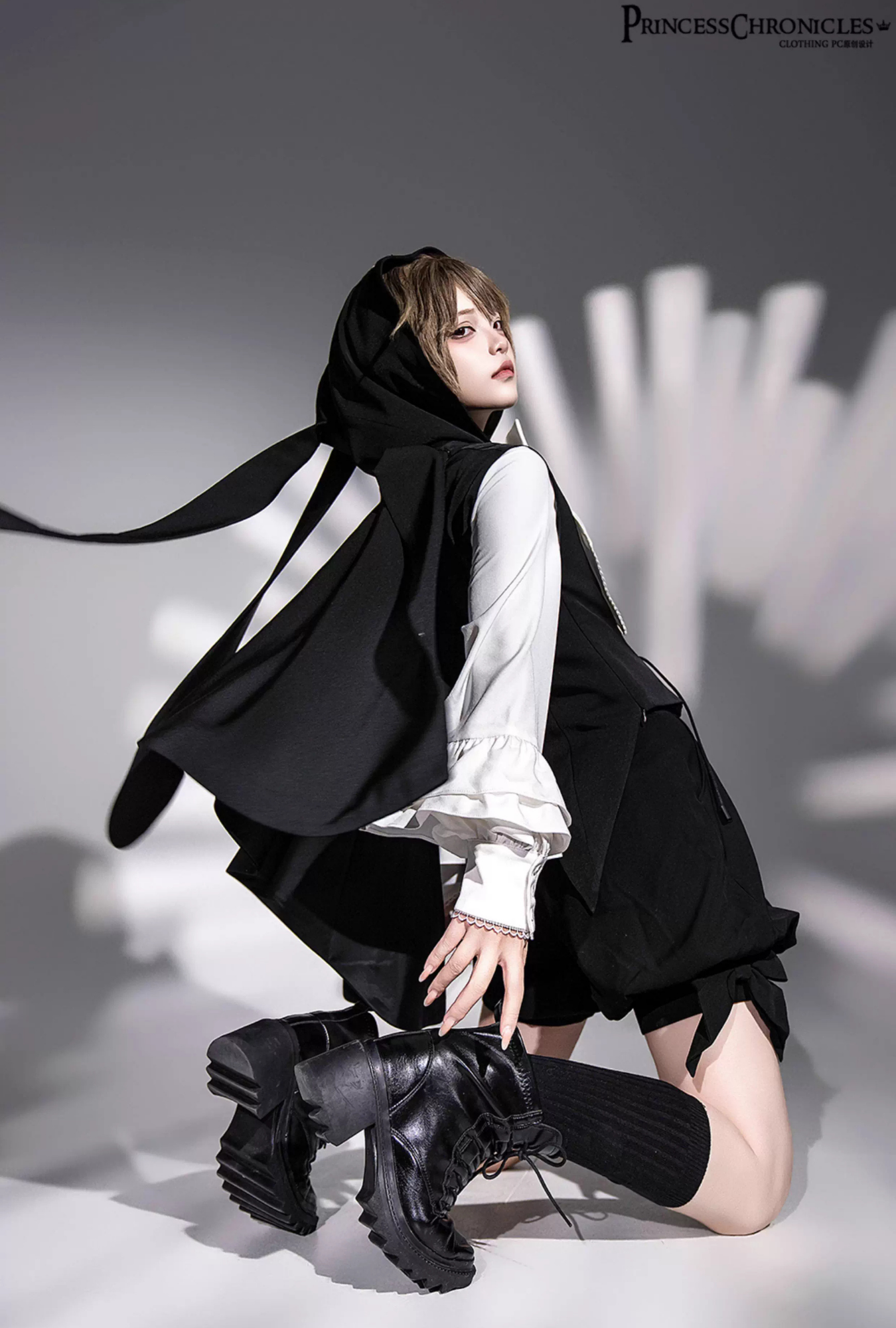 【予約販売】Black Rabbit うさ耳フードベスト・マント・ショートパンツ