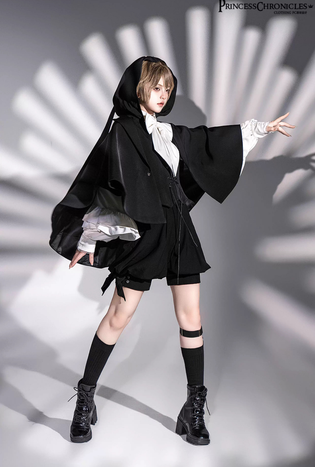 【予約販売】Black Rabbit うさ耳フードベスト・マント・ショートパンツ