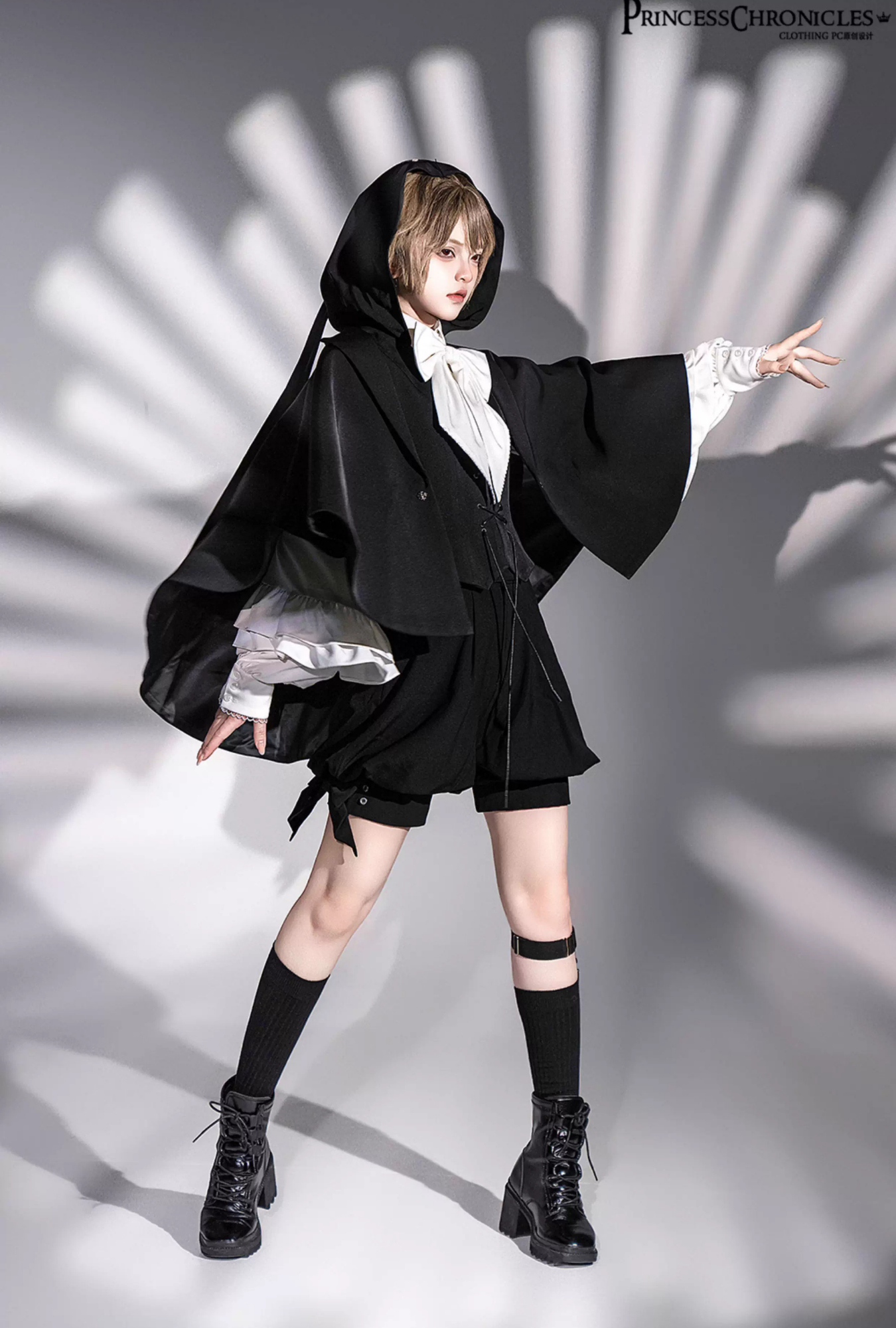 【予約販売】Black Rabbit うさ耳フードベスト・マント・ショートパンツ