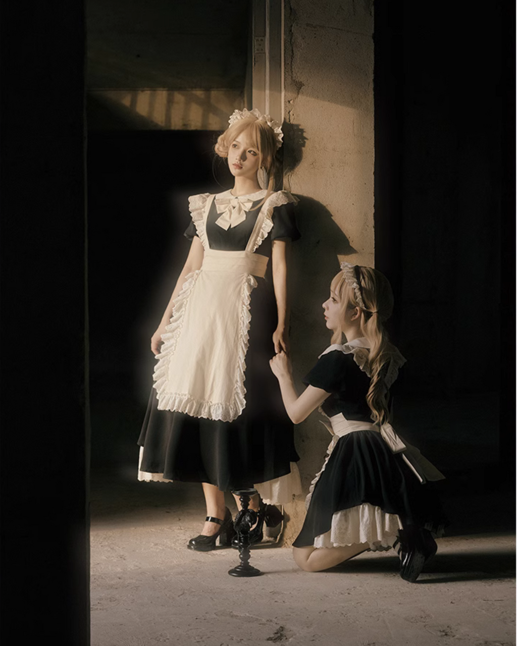 【unaちゃん着用】クラシカルエプロンのメイド風ワンピース ロング丈 アームスリーブ付き