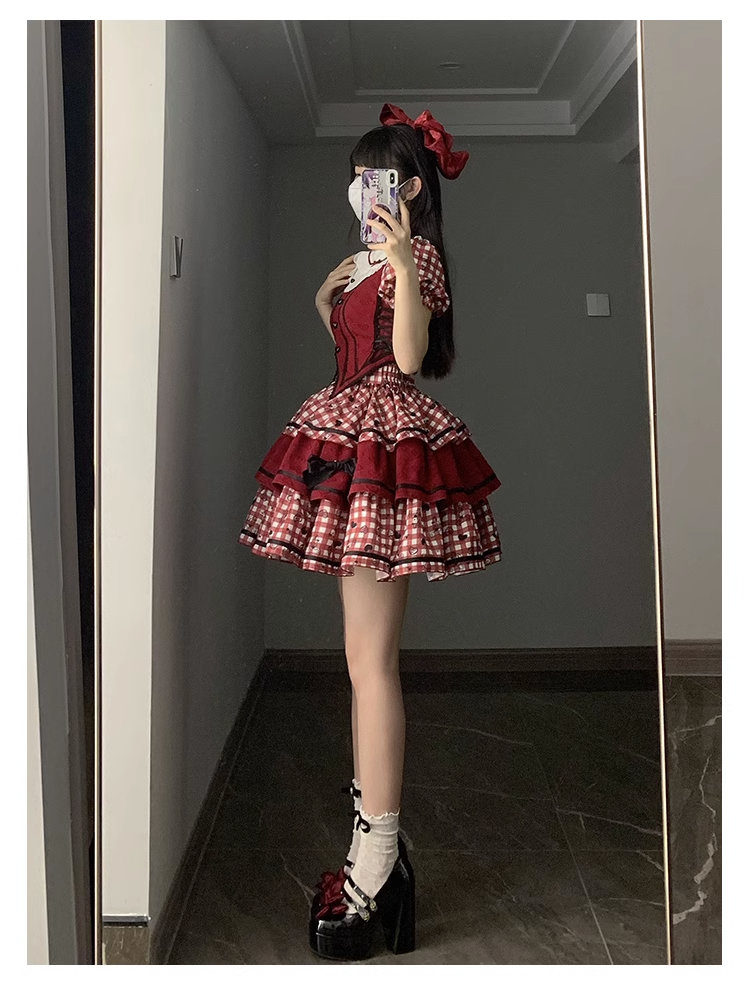 Queen of Hearts ギンガムチェックのブラウスとスカートのセットアップ