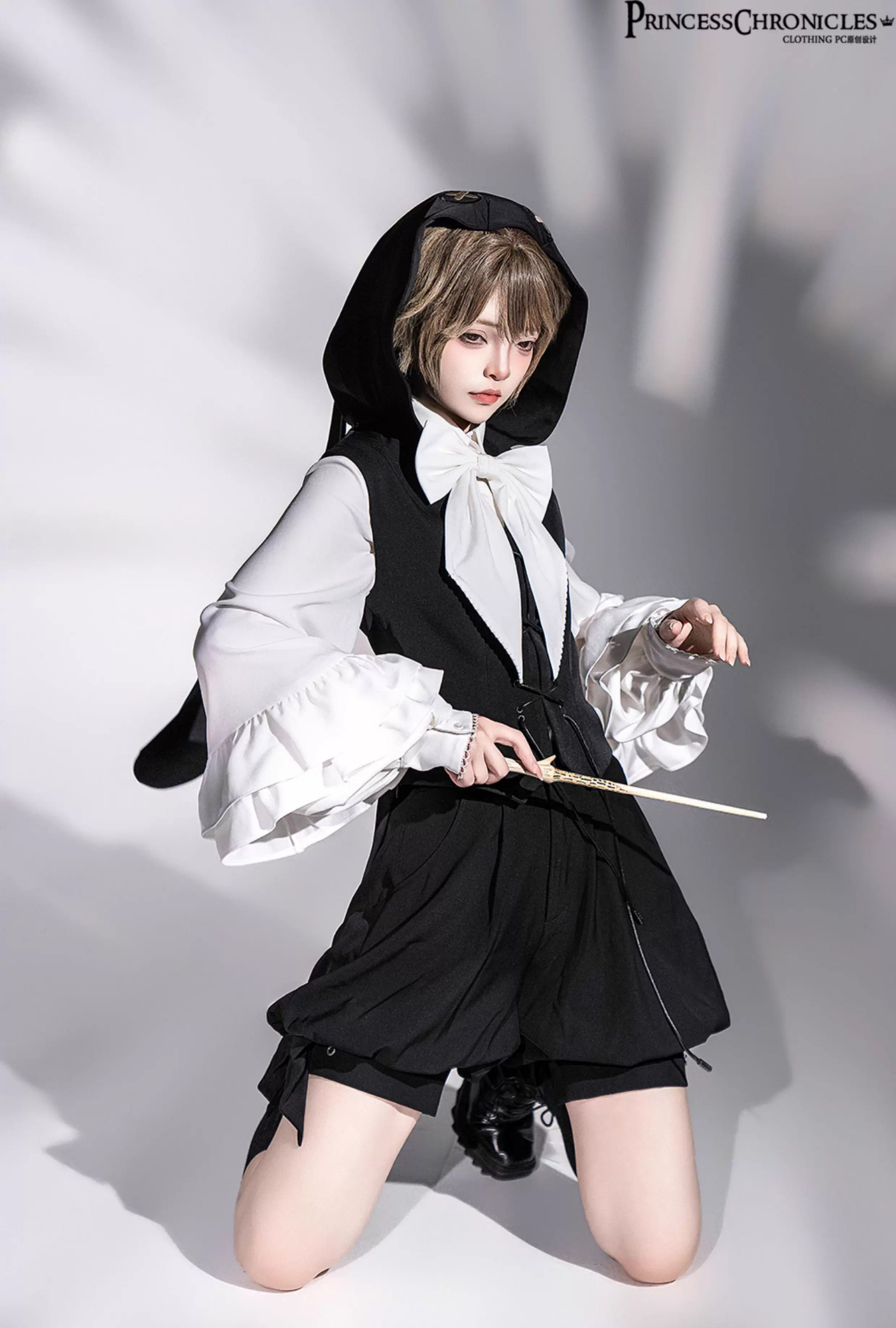 【予約販売】Black Rabbit うさ耳フードベスト・マント・ショートパンツ