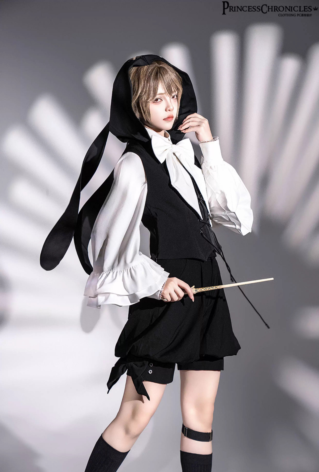 【予約販売】Black Rabbit うさ耳フードベスト・マント・ショートパンツ