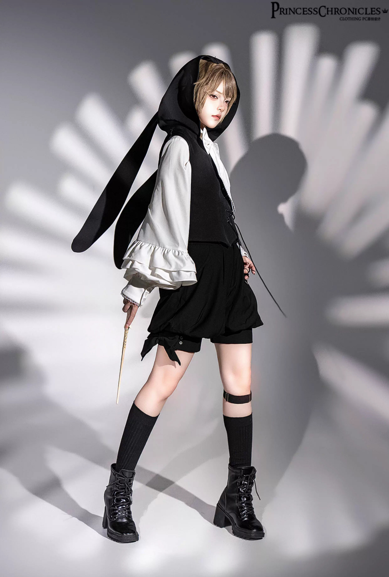 【予約販売】Black Rabbit うさ耳フードベスト・マント・ショートパンツ