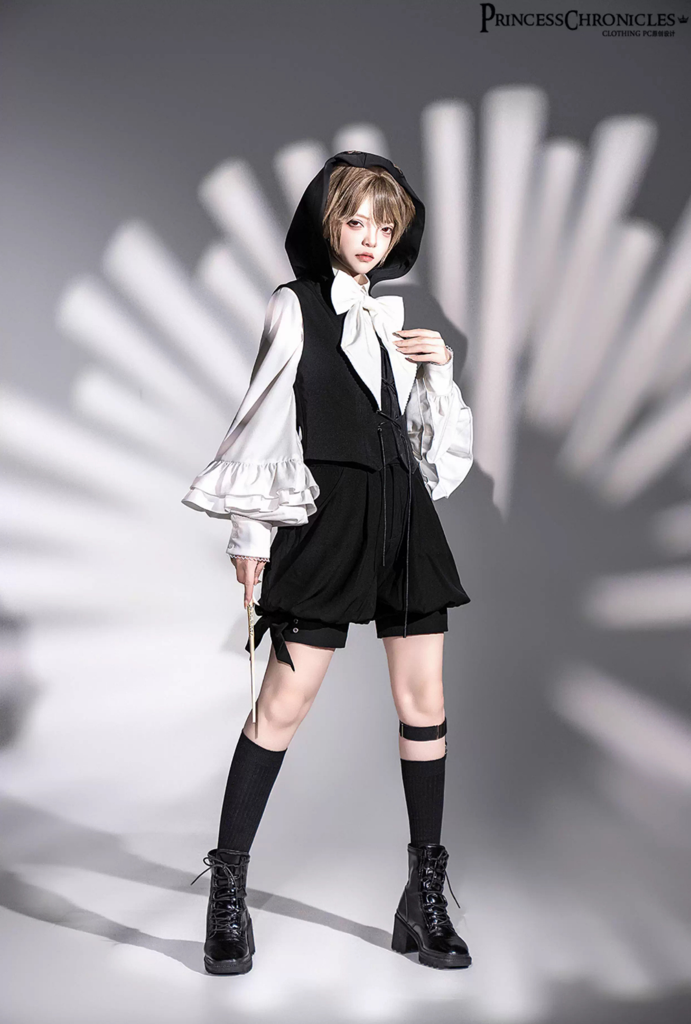 【予約販売】Black Rabbit うさ耳フードベスト・マント・ショートパンツ