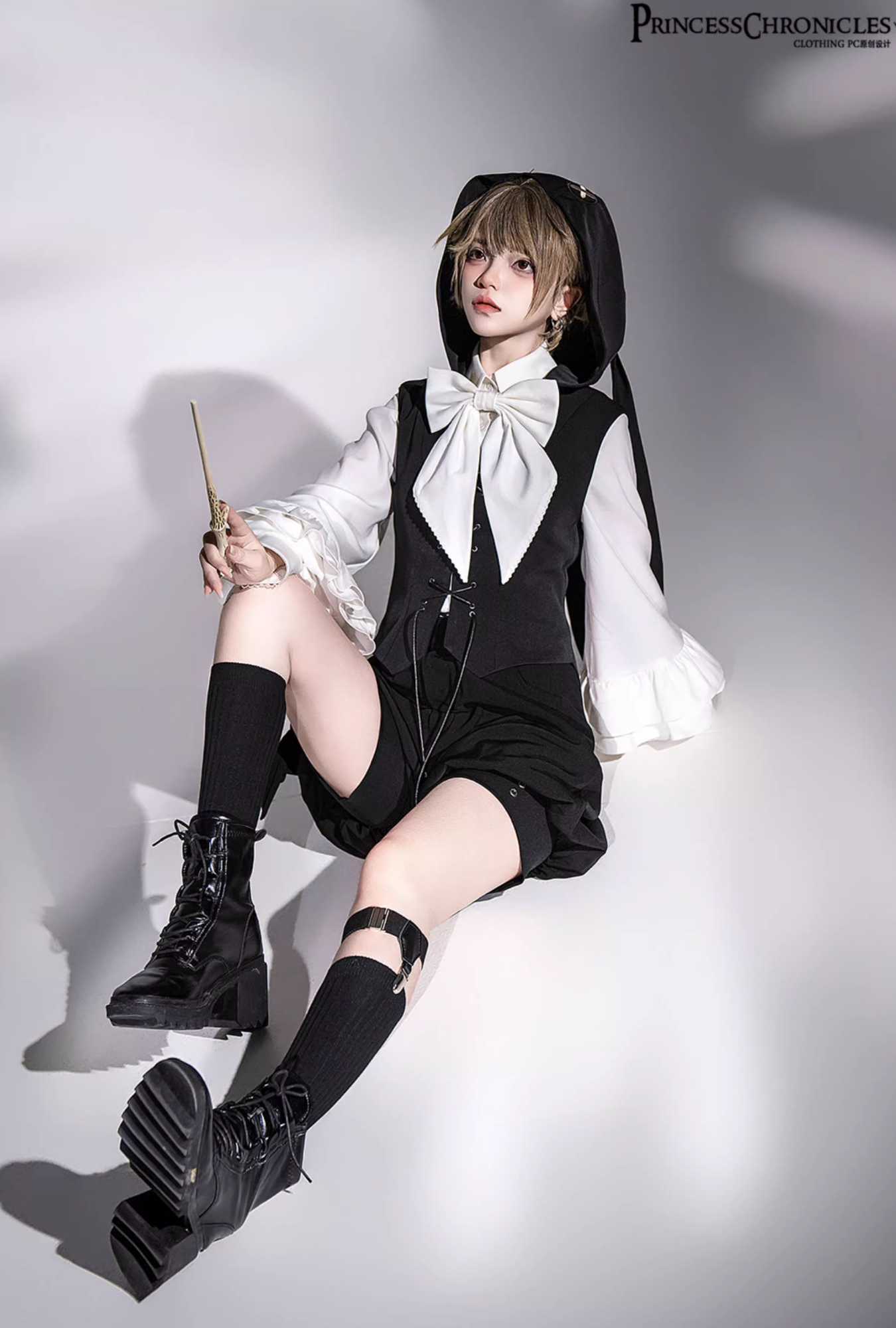 【予約販売】Black Rabbit うさ耳フードベスト・マント・ショートパンツ