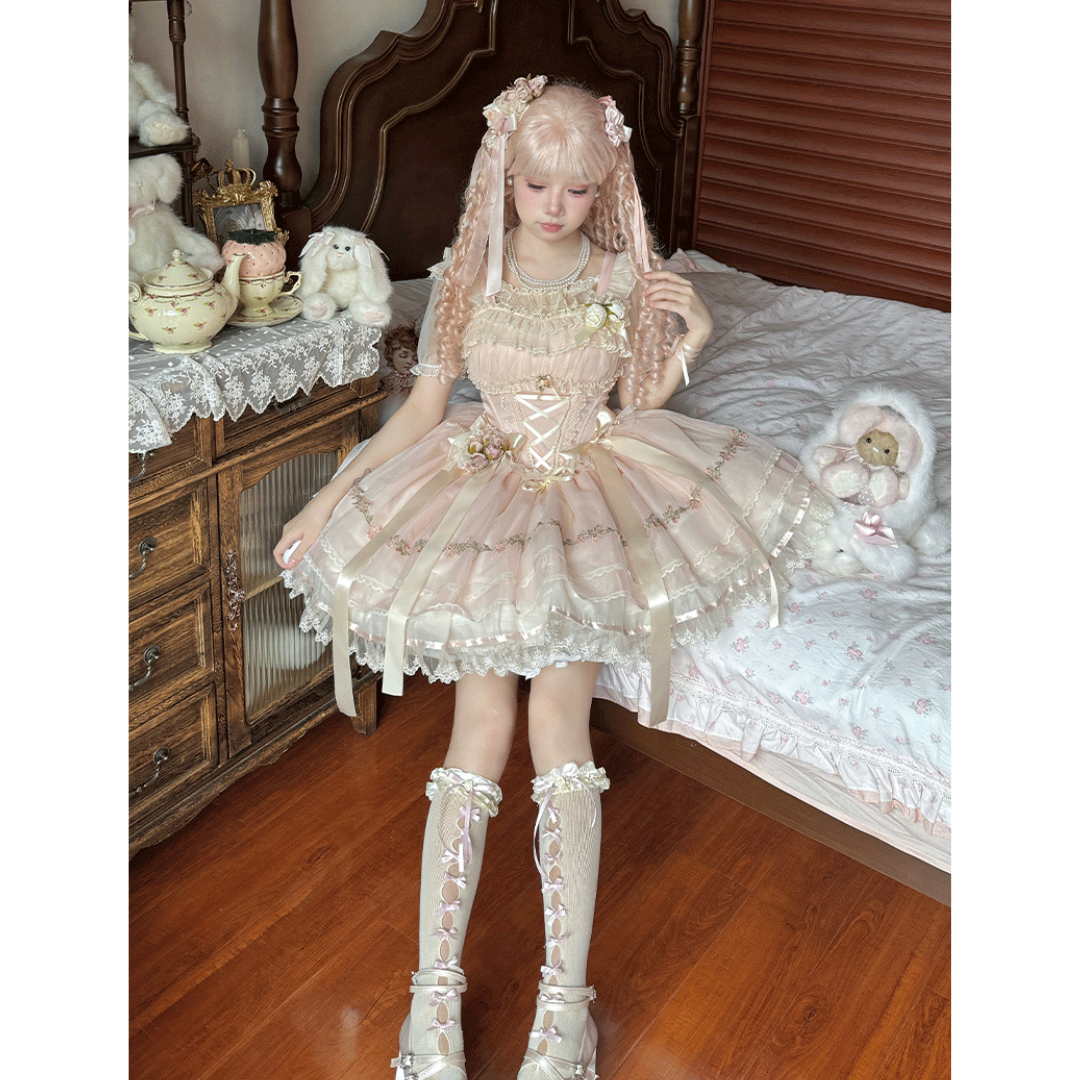 Misty Bloom　花刺繍のミニ丈ジャンパースカート