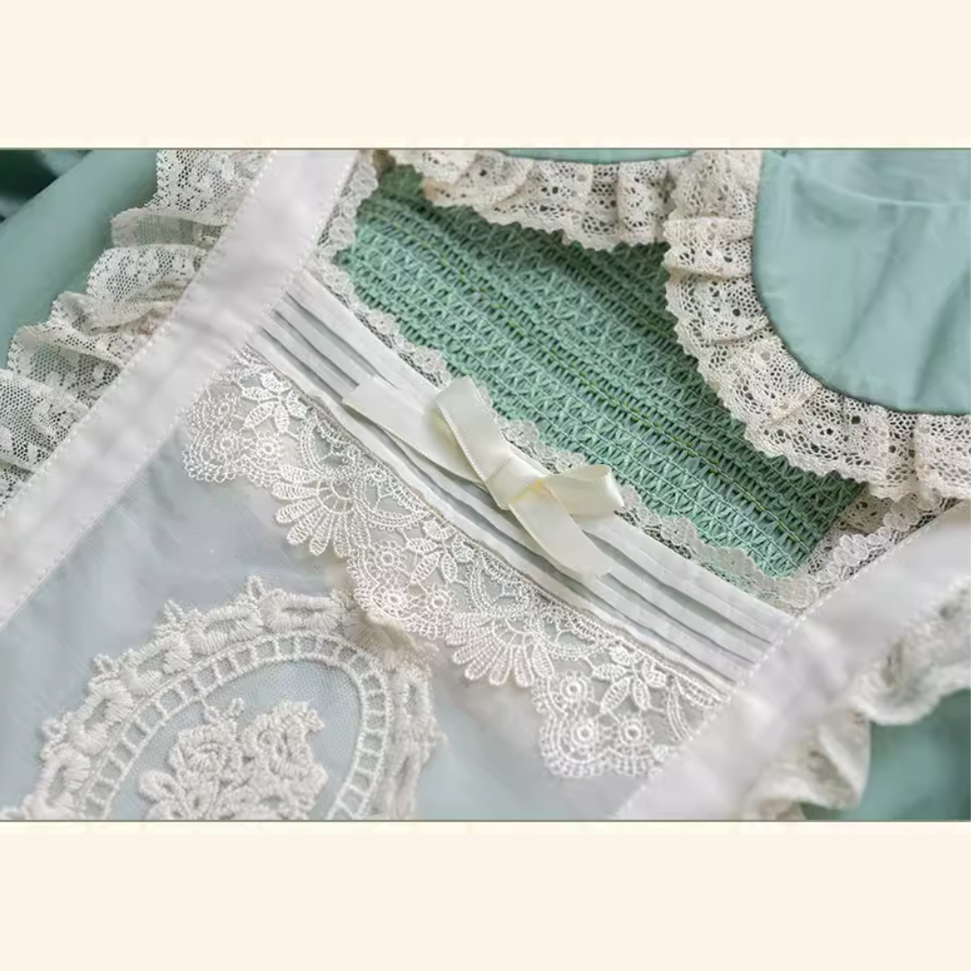 Honey Venus white grape sheer apron