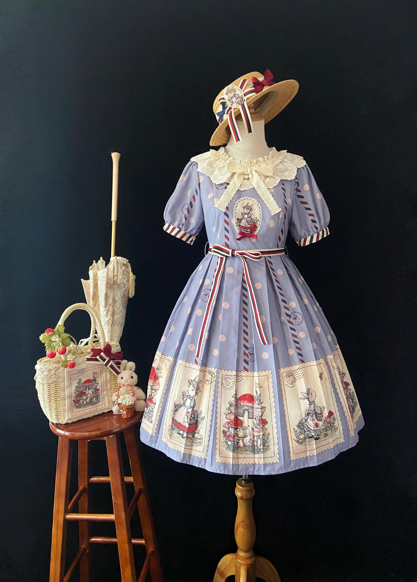 キノコとウサギの切手デザインワンピース