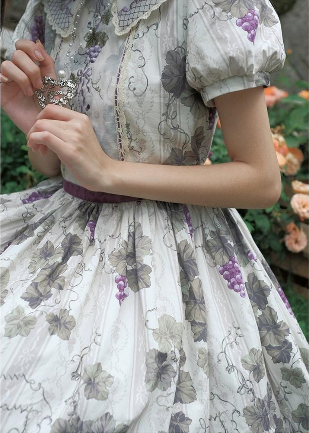 Sunny Rouge Grape pattern embroidered collar short sleeve dress