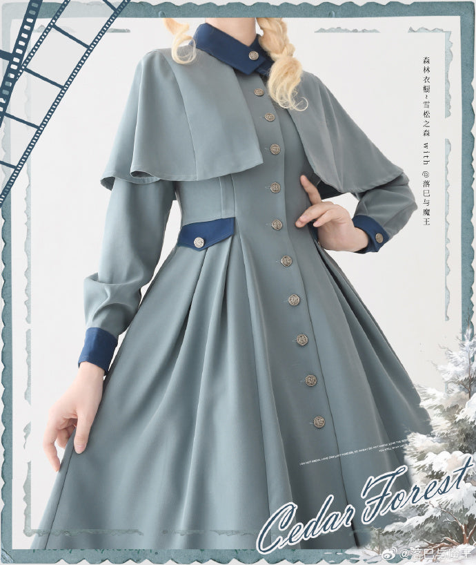 Snow Cedar One-piece coat with classical cape