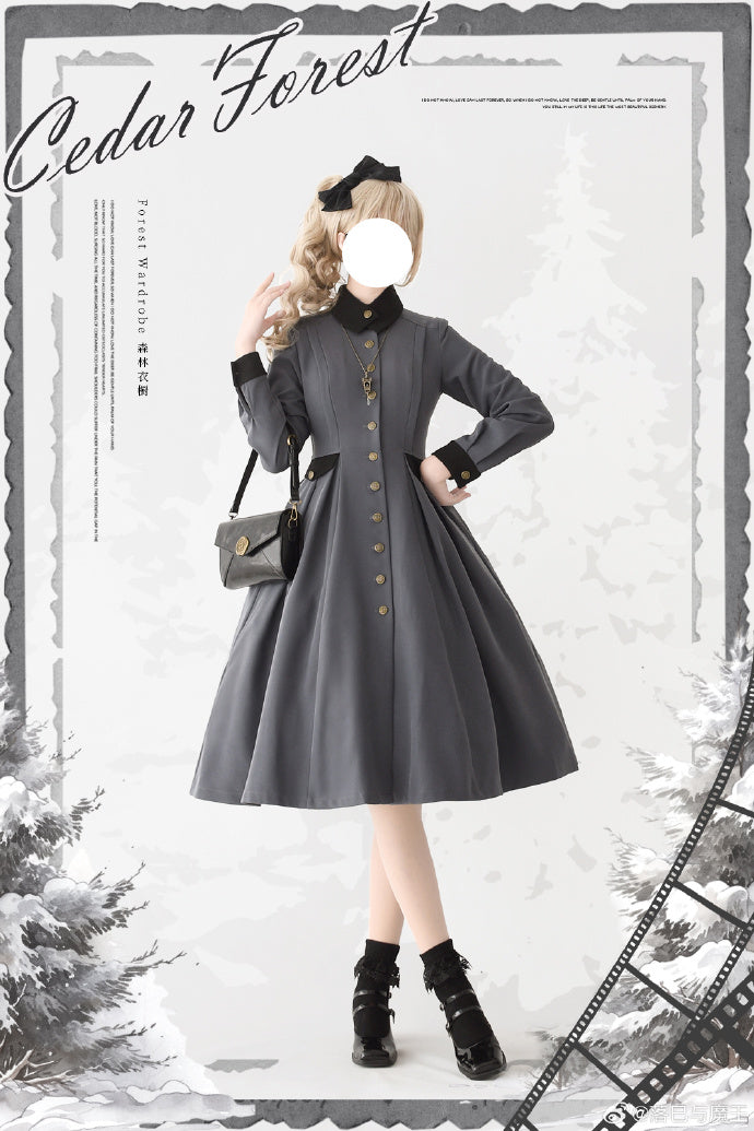 Snow Cedar One-piece coat with classical cape