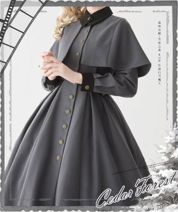 Snow Cedar One-piece coat with classical cape