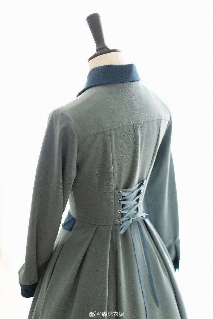 Snow Cedar One-piece coat with classical cape