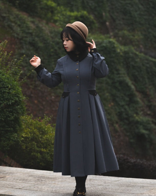 Snow Cedar One-piece coat with classical cape