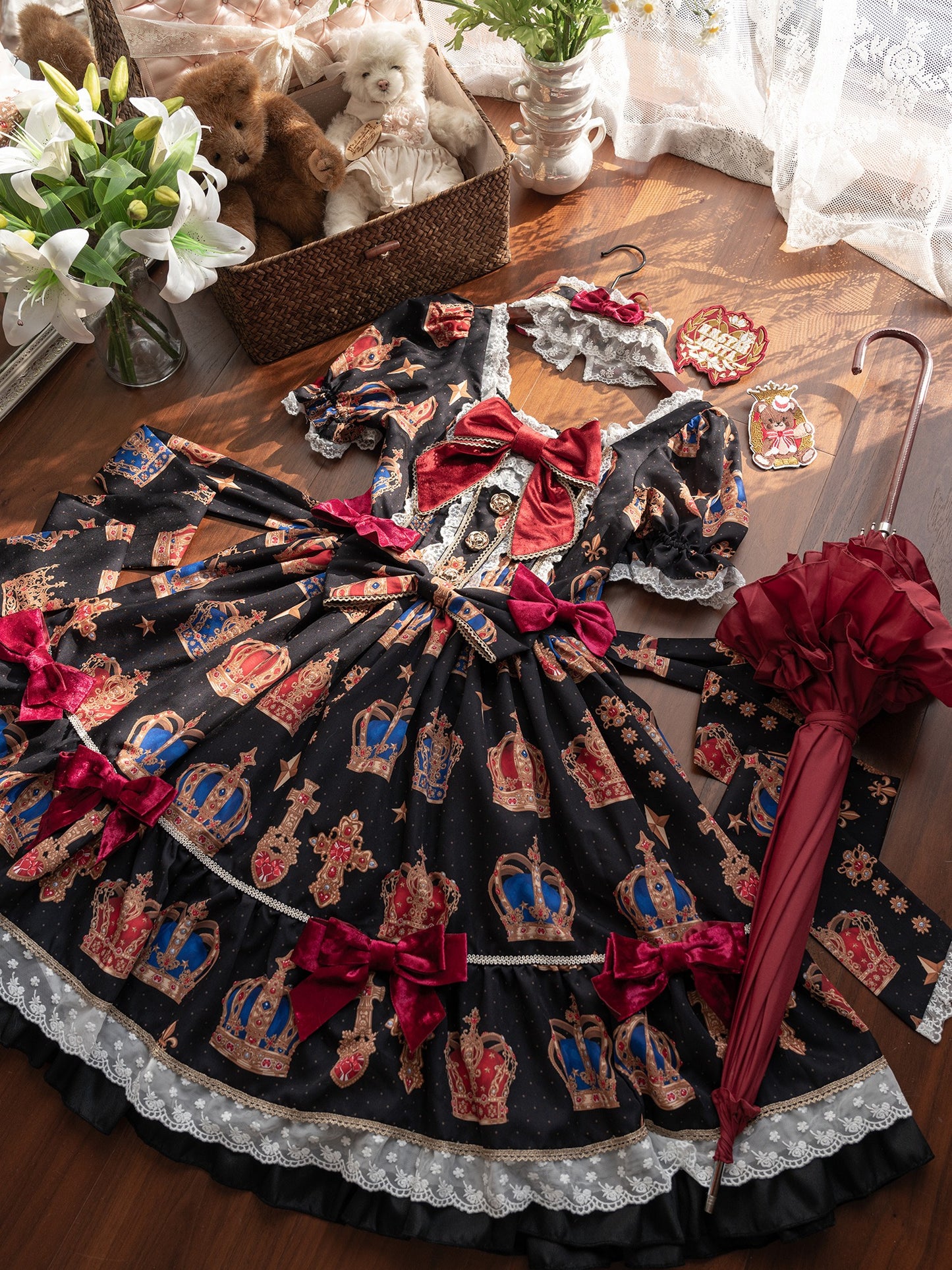 [Resale/Pre-orders available until 3/9] Star Crown Velvet Ribbon Print Dress