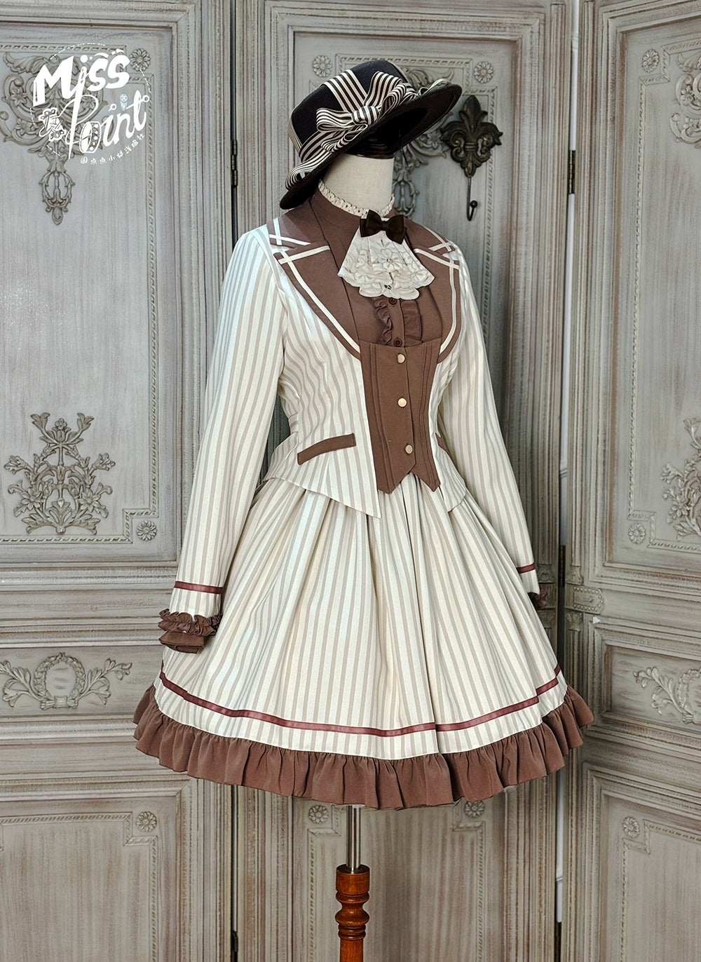 [Pre-orders available until 12/4] Classic Chocolat Stripe Short Jacket