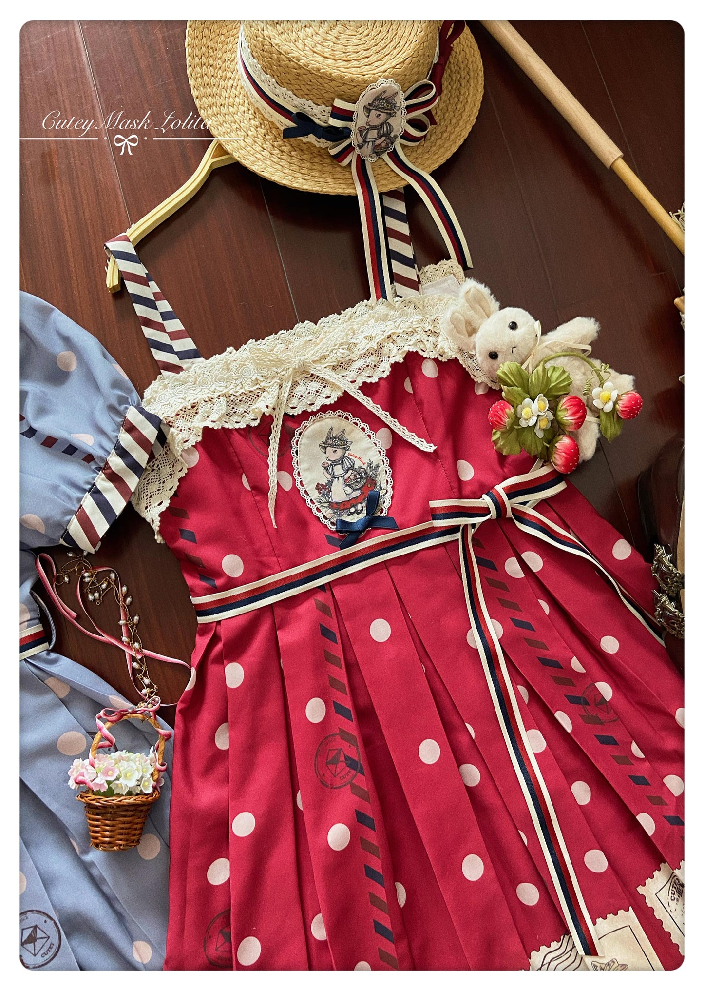 キノコとウサギの切手デザインジャンパースカート