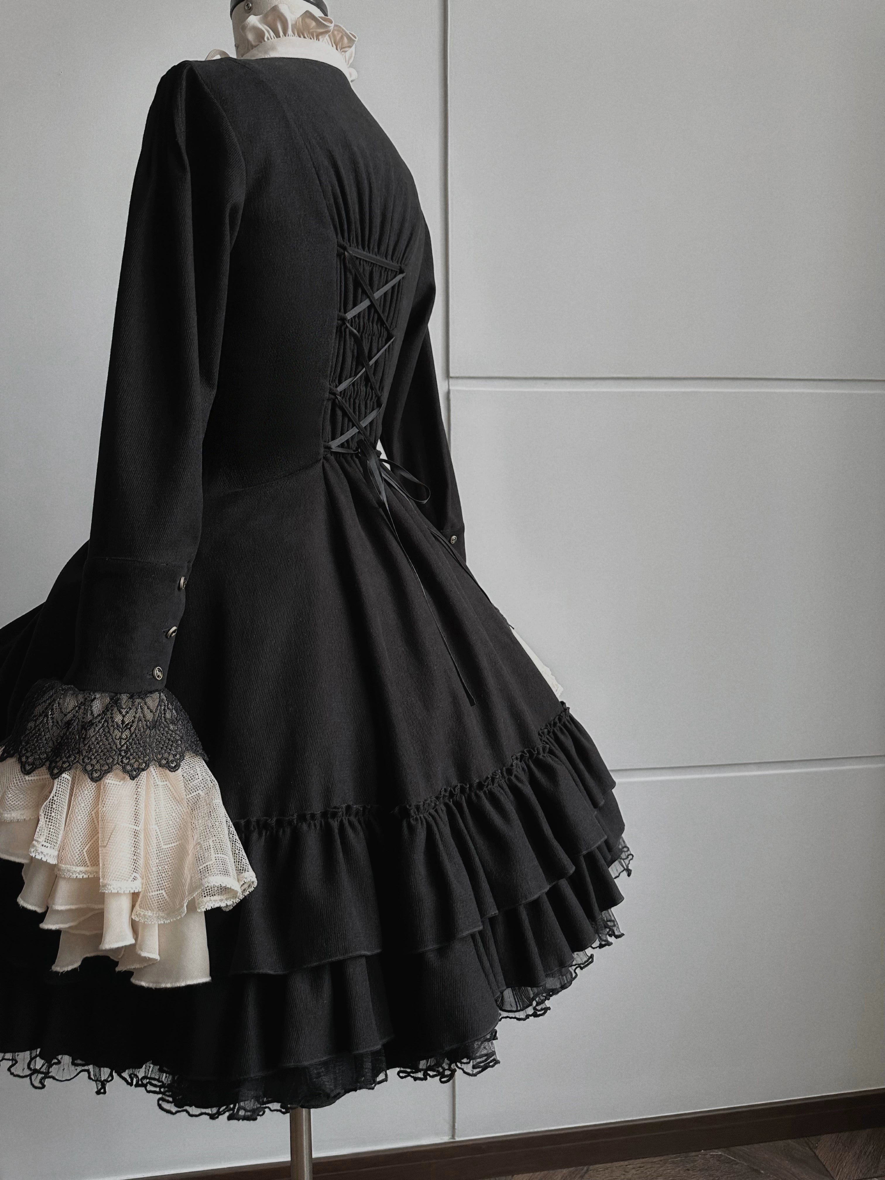 [Pre-orders available until November 12th] Yoiyami Rose Elegant Gothic Frill Dress