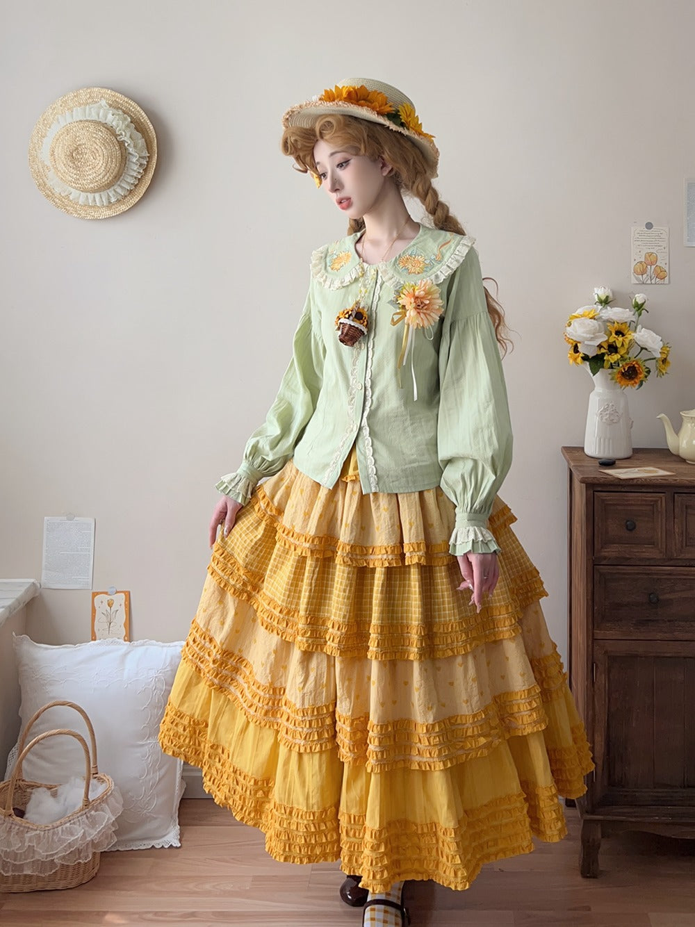 [Pre-order] Gardening Sunflower Embroidered Collar Blouse