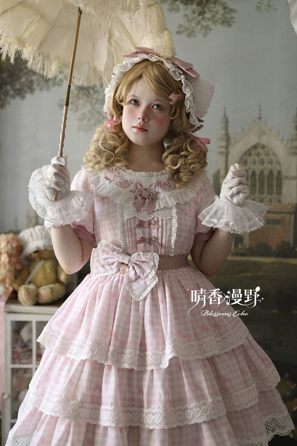 【受注予約8/18まで】Strawberry Sunshine Picnic カントリー風ワンピースとエプロン・ショート丈