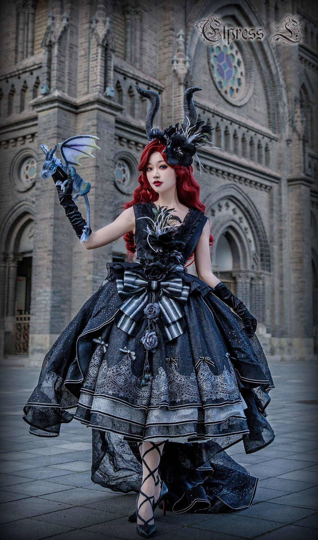 Rose Throne A dress with sparkling ribbons and flowers