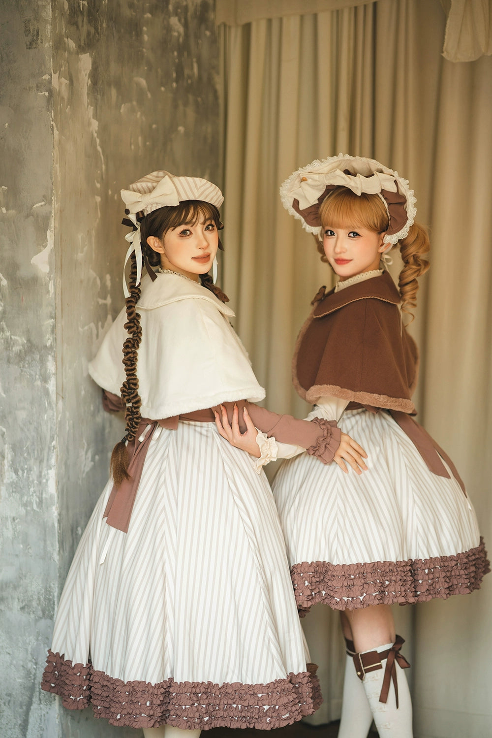 [Pre-orders available until 12/4] Classic Chocolat Stripe Short Cape